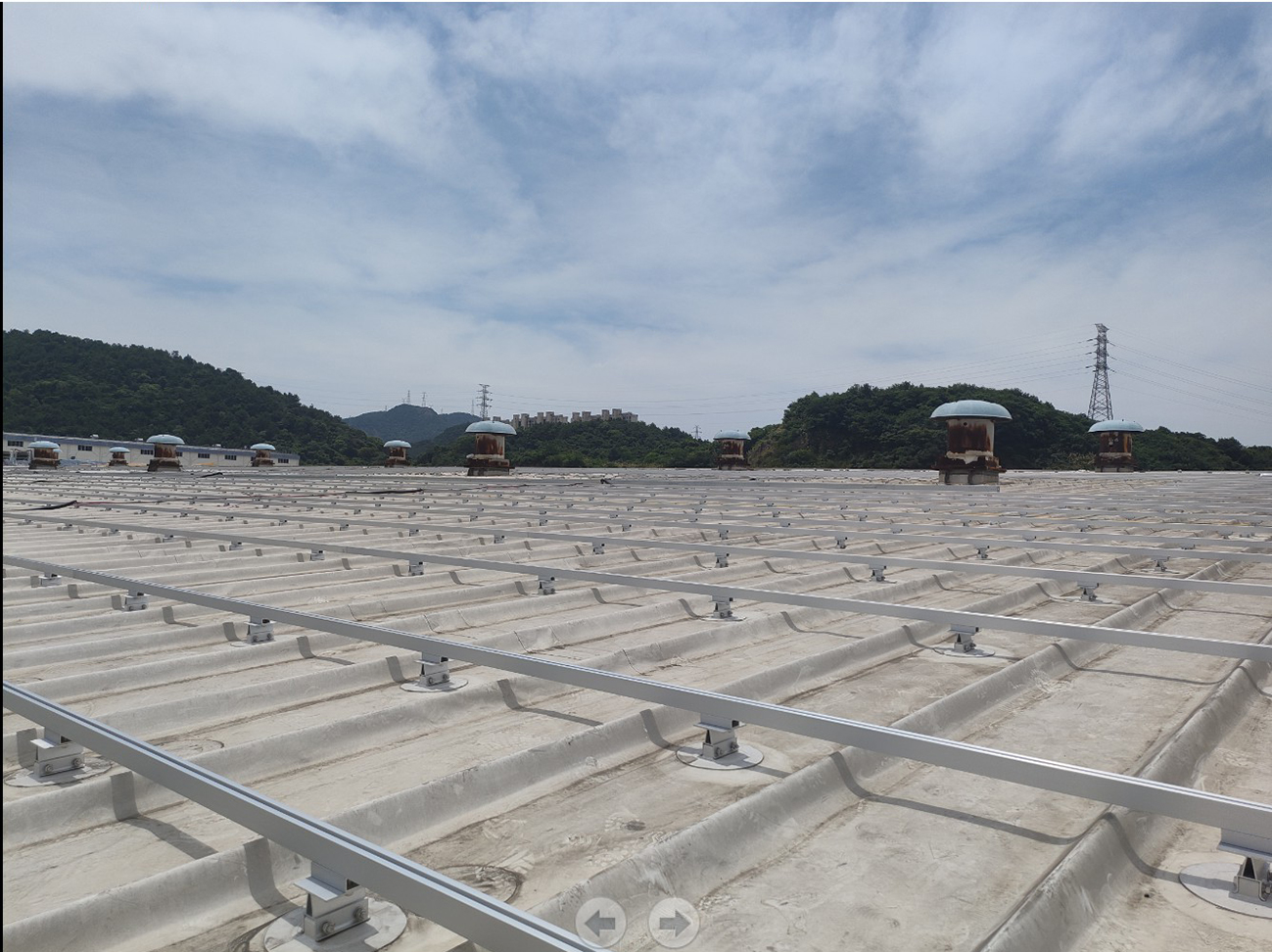 Flexible PV mounting base 