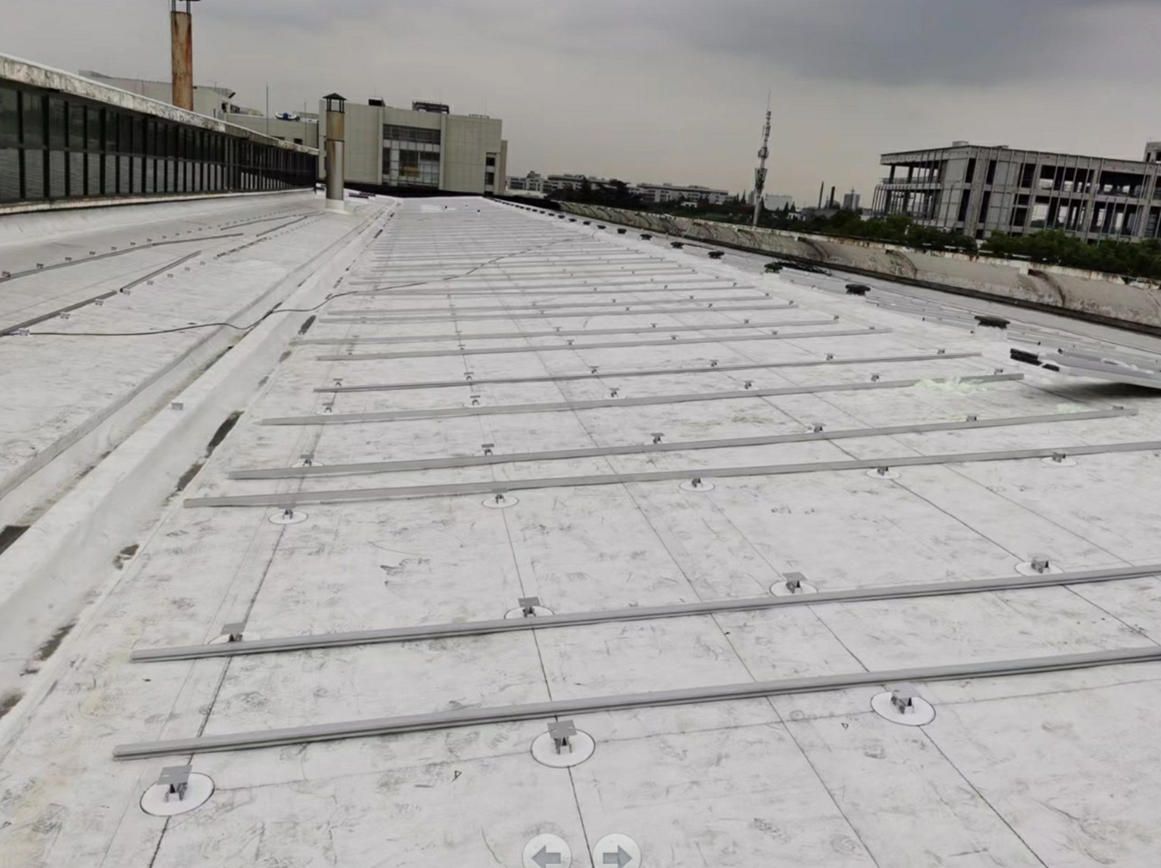 Flexible PV mounting base 