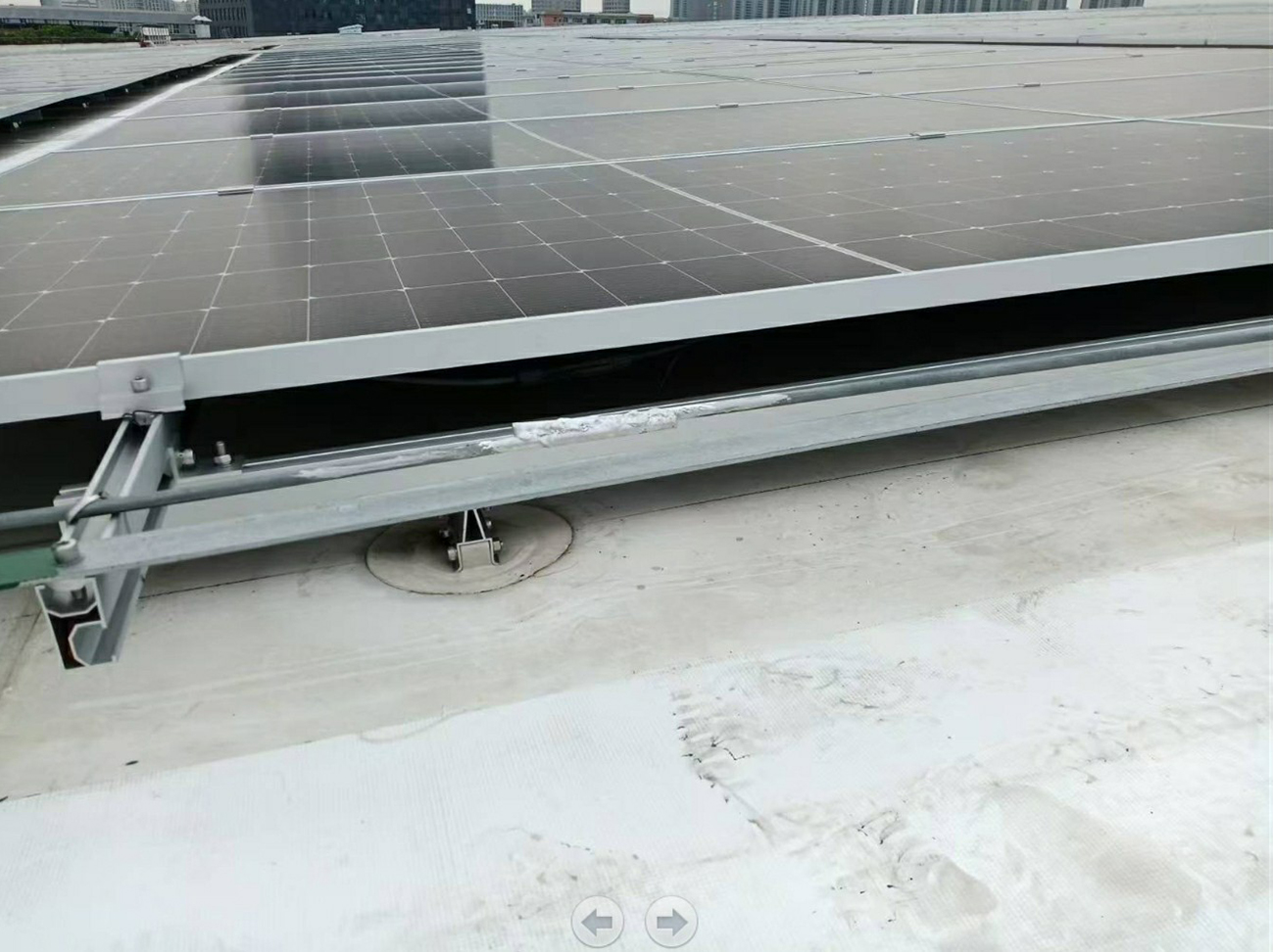 Flexible PV mounting base 